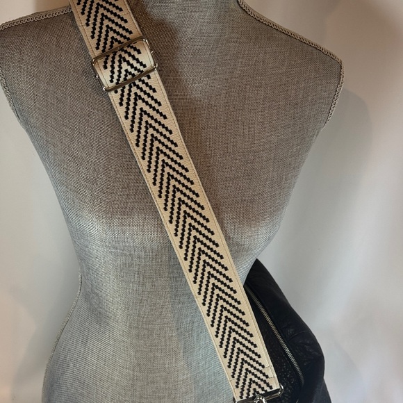 Latico Callie Leather Embossed Black Crossbody Sling Bag/Extra Patterned Strap - Picture 4 of 16